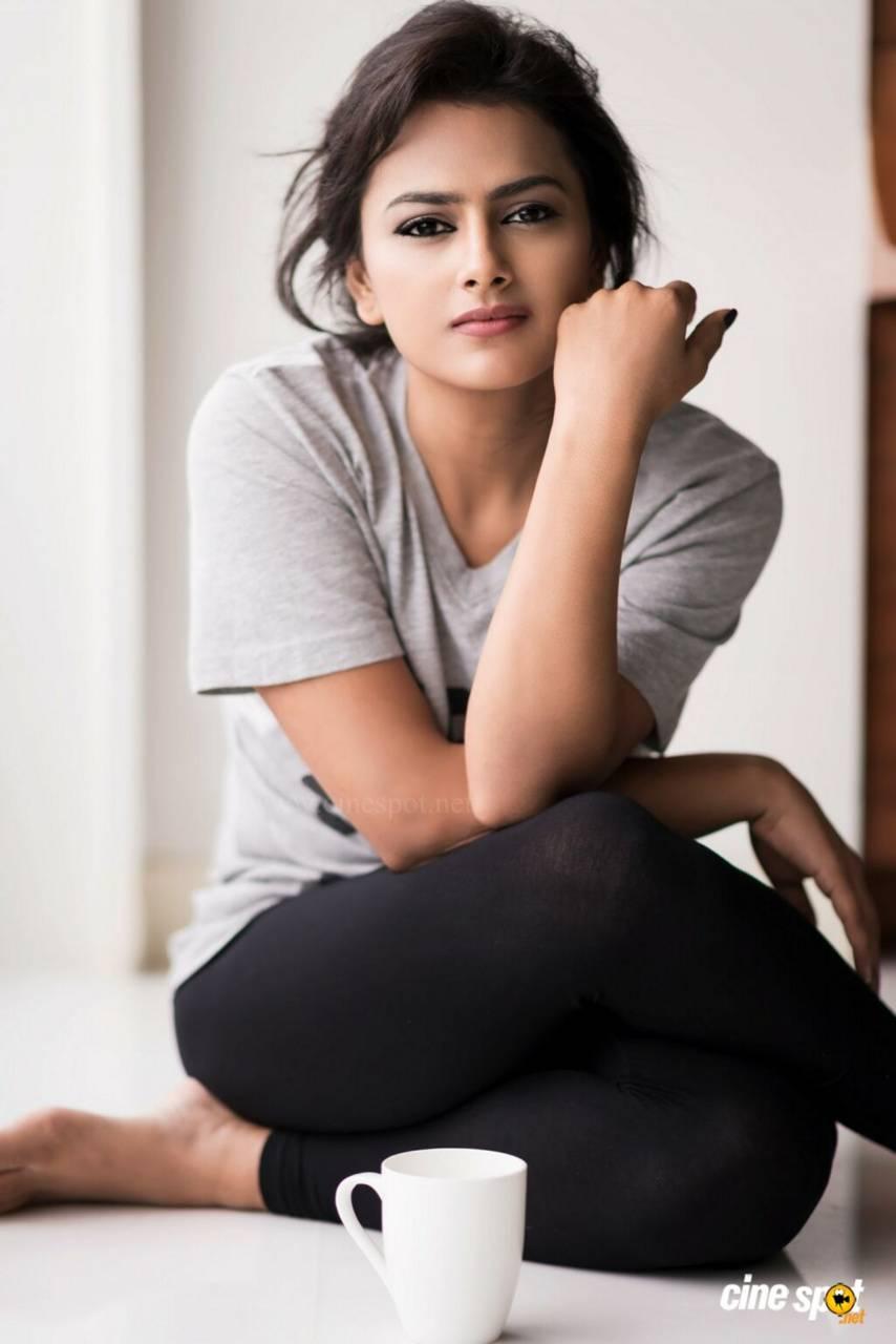 Shraddha Srinath Wallpaper