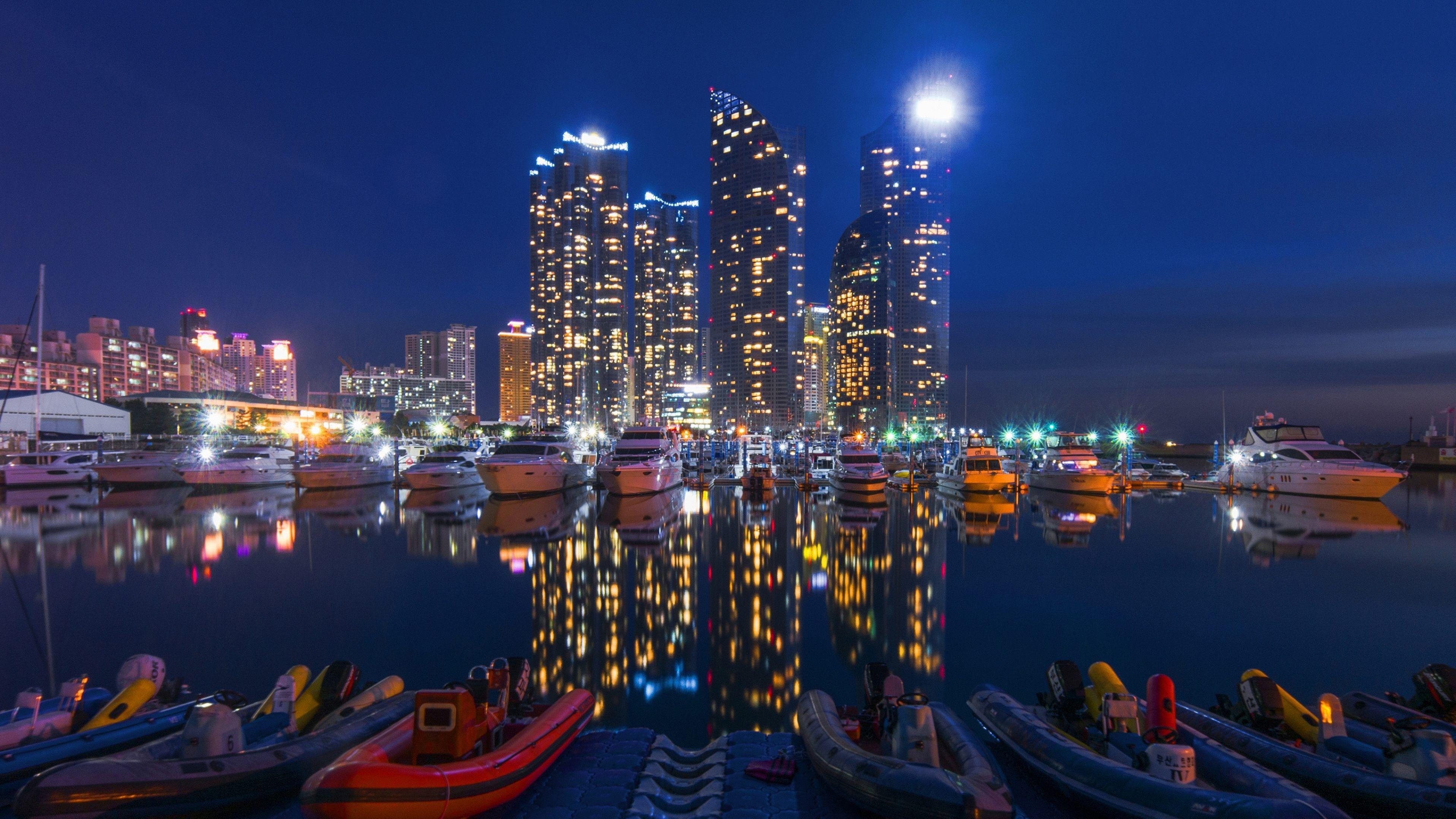 night city buildings and boats 4k ultra HD wallpaper. ololoshenka
