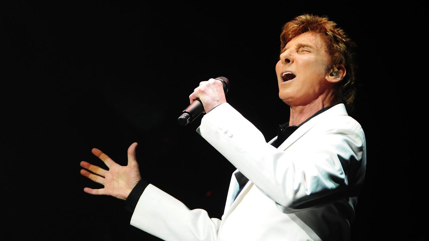 After 30 Years, I Finally Went To A Barry Manilow Concert