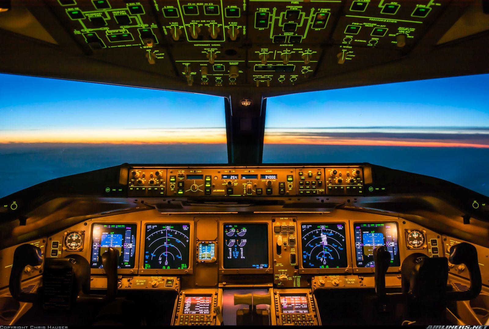 Boeing 777 Cockpit View