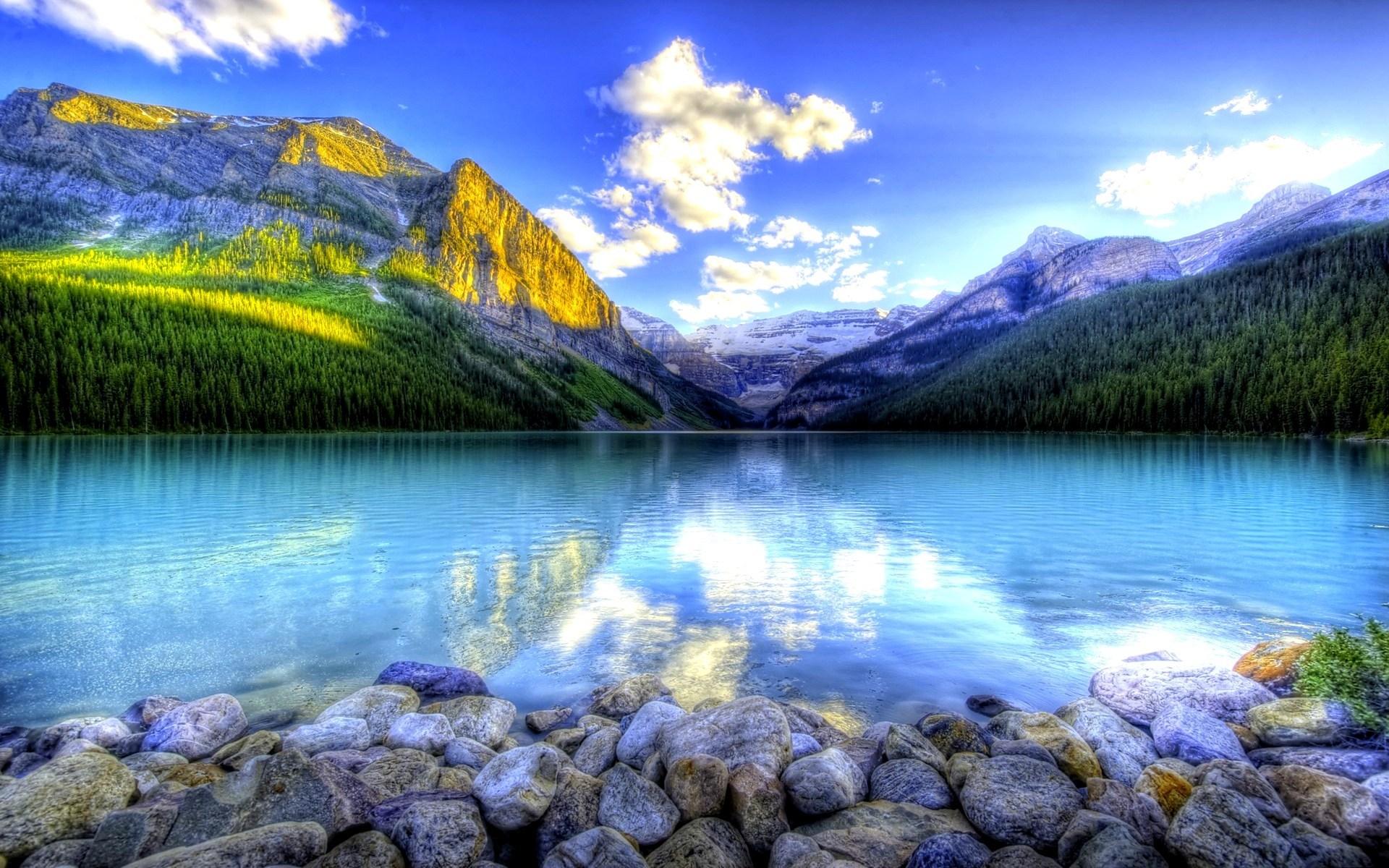 Stunning mountain lake #wallpaper