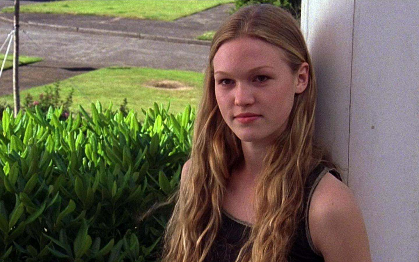 Julia Stiles Wallpaper and Background Imagex900