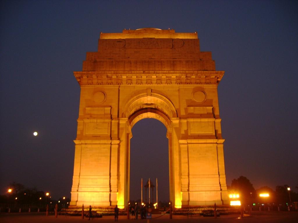 india gate information. Famous Monuments in India