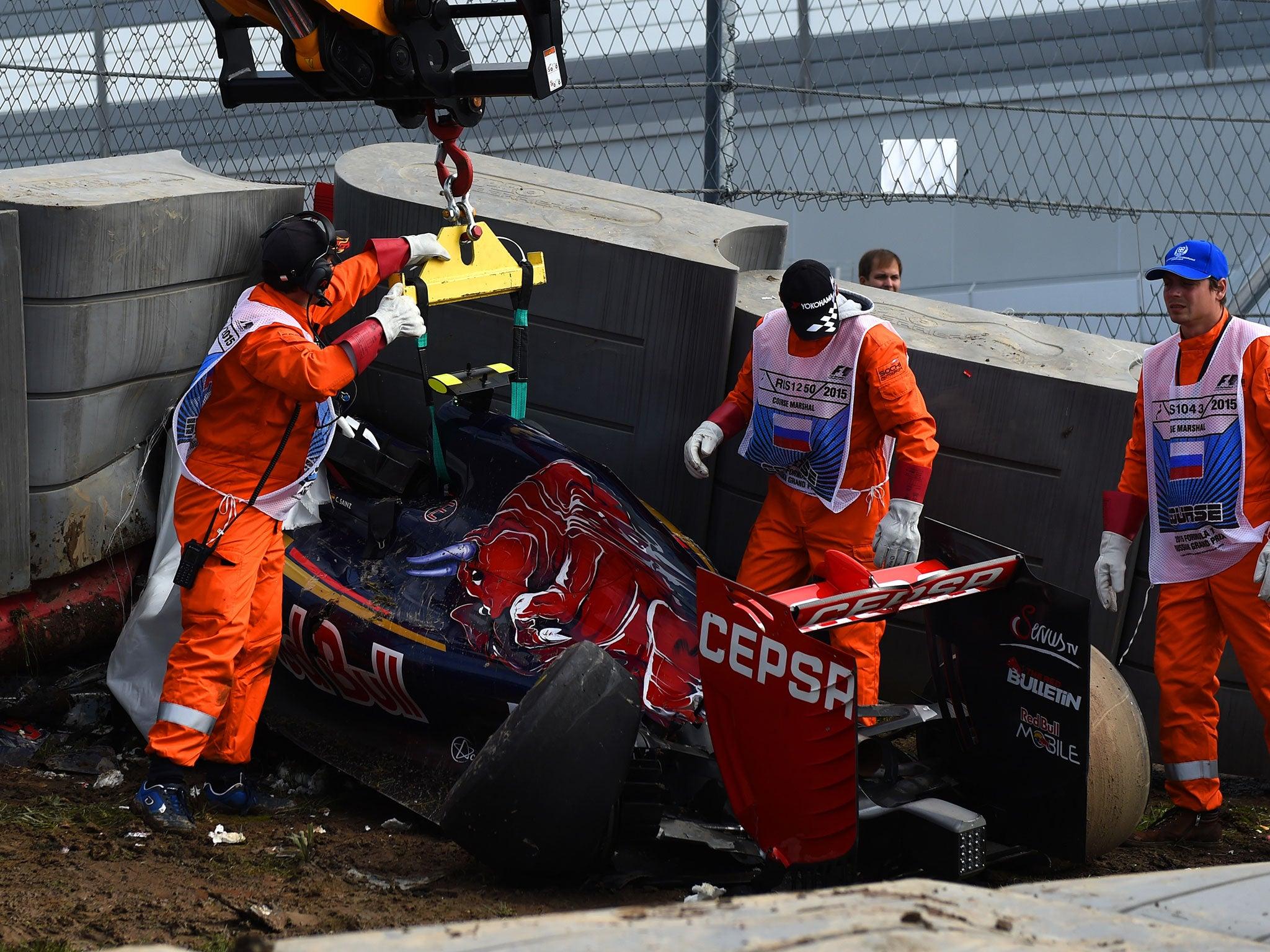 Carlos Sainz crash video: Toro Rosso driver airlifted to hospital