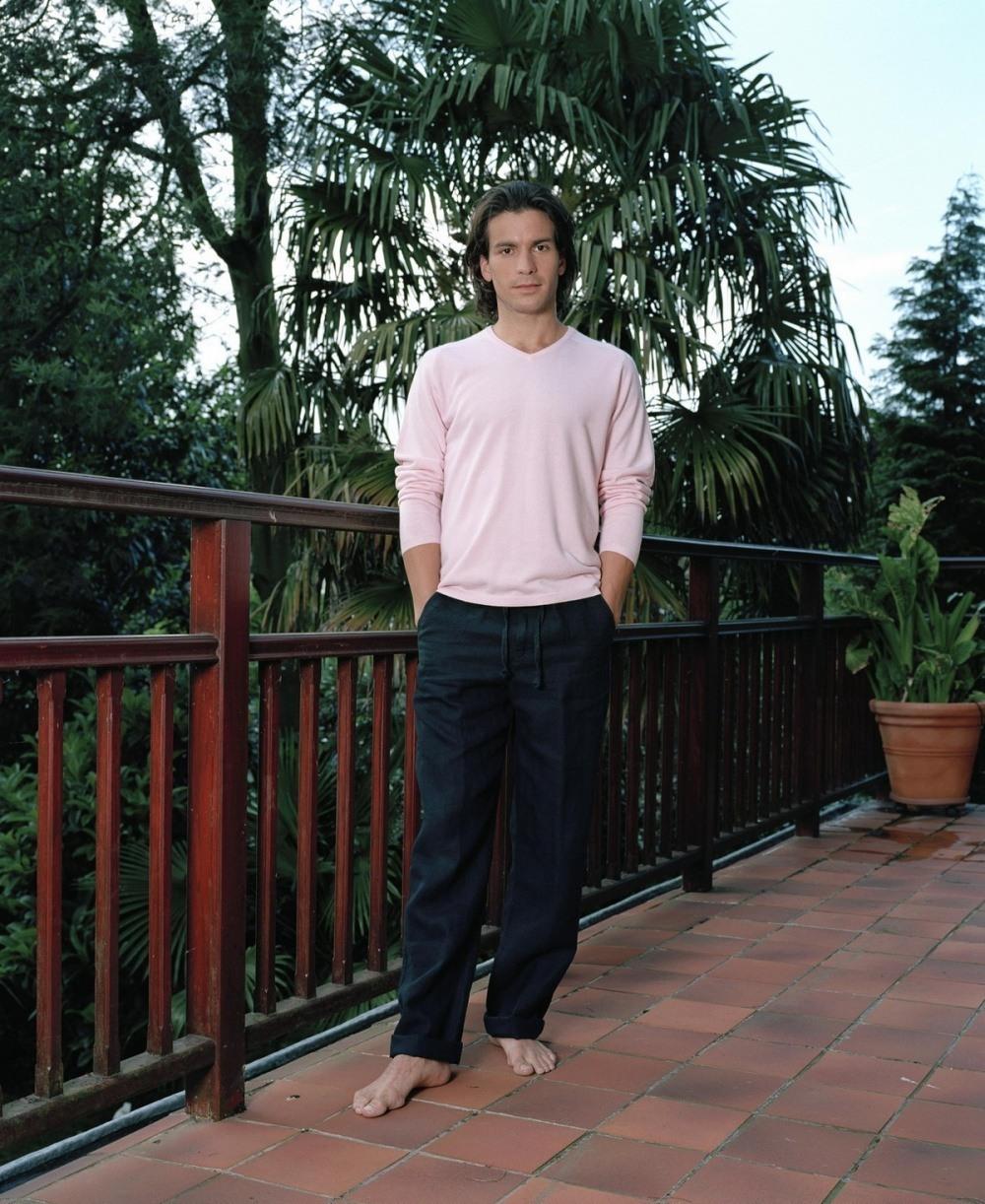 Santiago Cabrera's Feet << wikiFeet Men