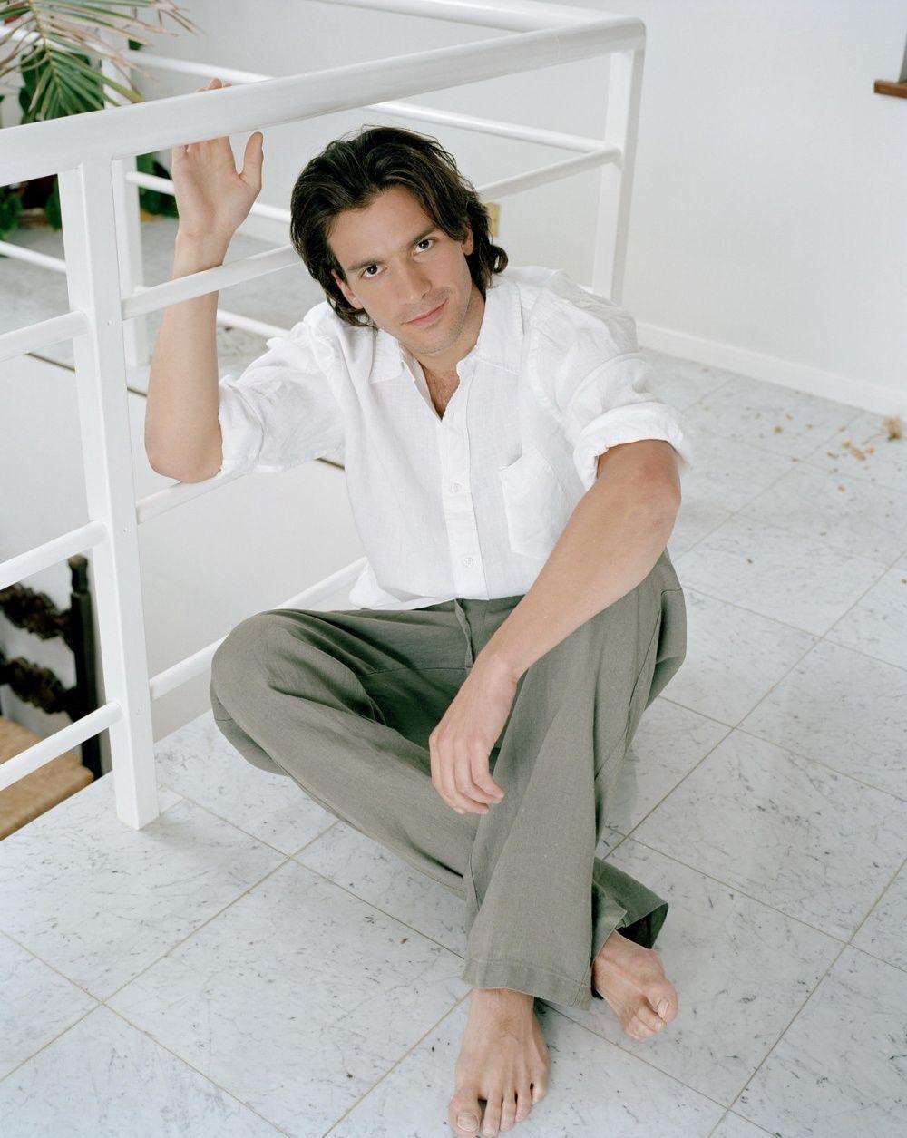 Santiago Cabrera's Feet << wikiFeet Men