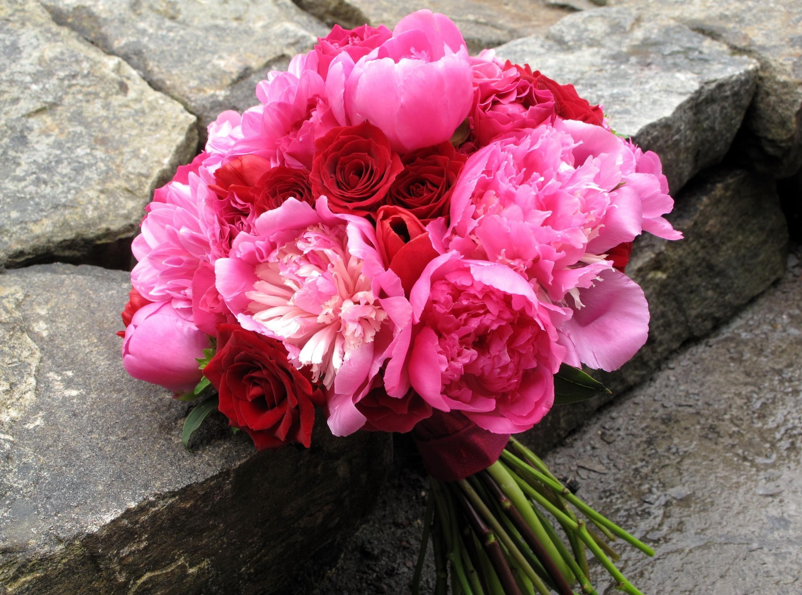 Pink Peony and red Rose flower bouquet HD wallpaper