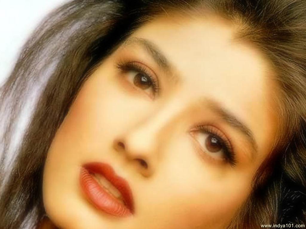 Raveena Tandon wallpaper - (1024x768), Indya101.com