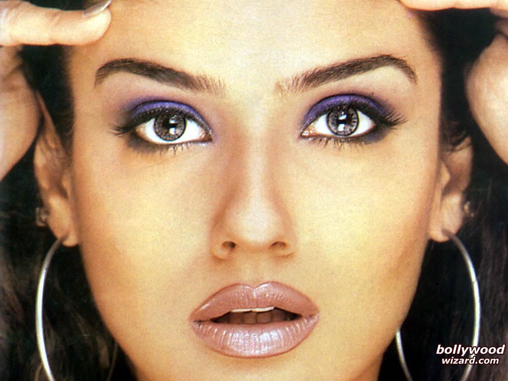 BollywoodWizard.com, Wallpaper / Picture of Raveena Tandon