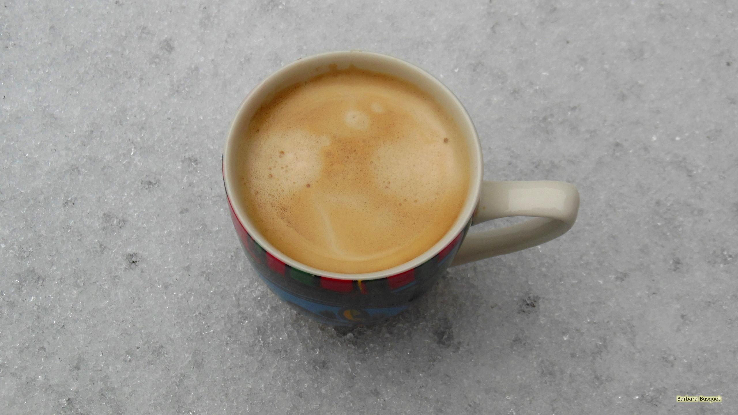 Coffee mug in the snow HD Wallpaper