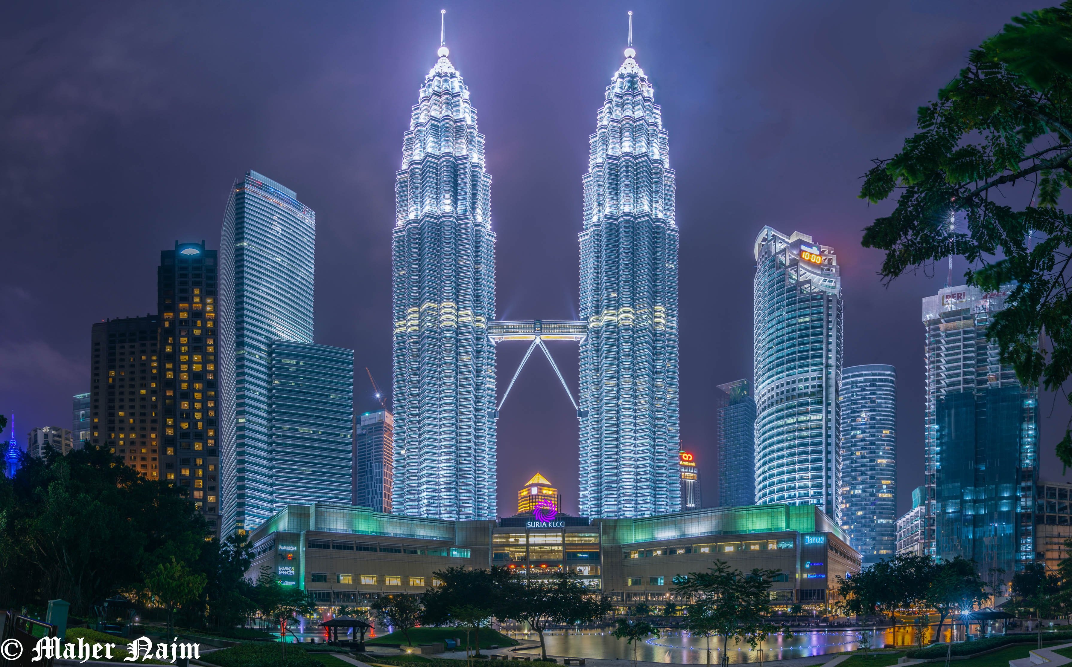 Petronas Towers free image