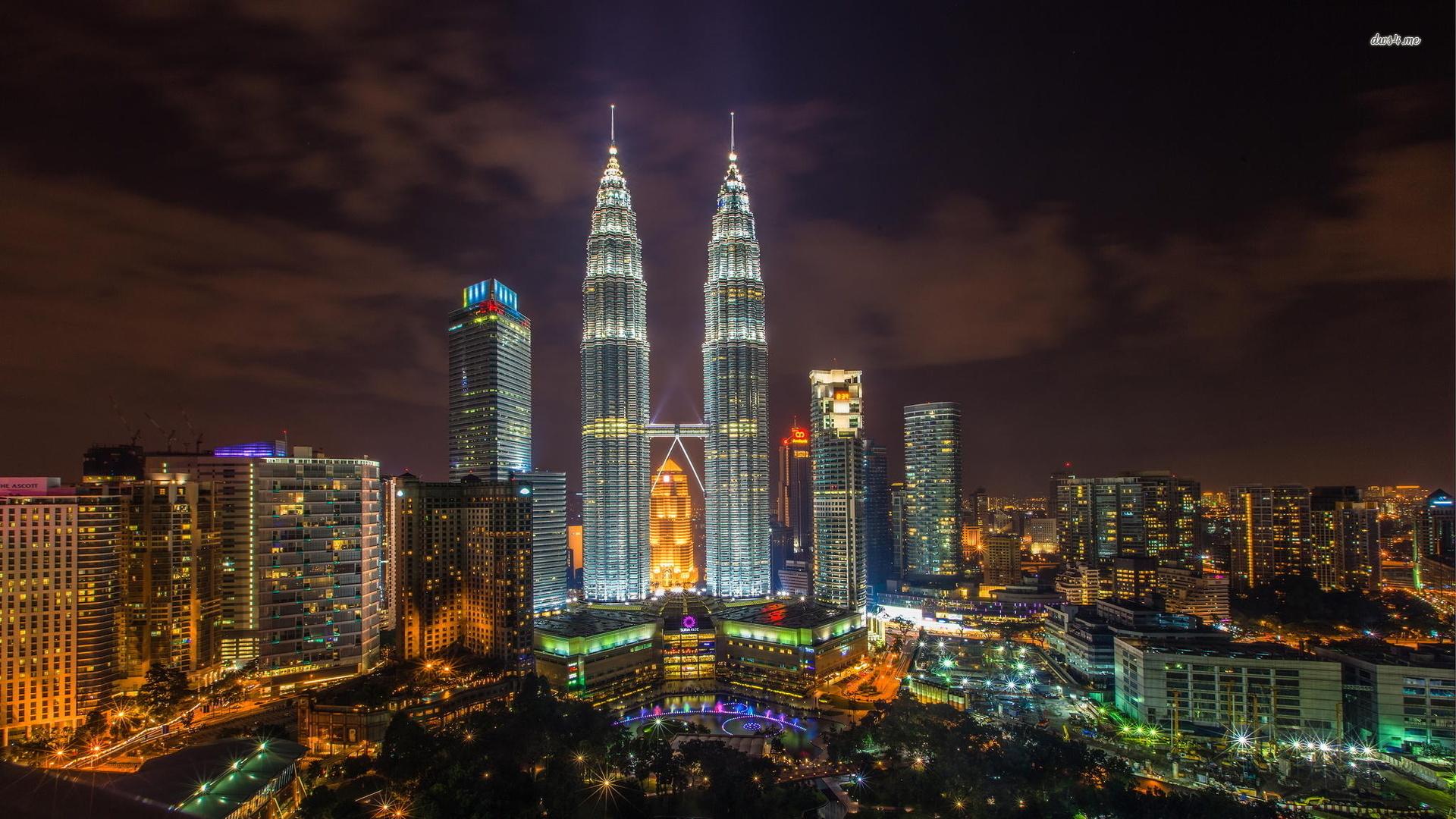 Petronas Twin Towers in Kuala Lumpur wallpaper wallpaper