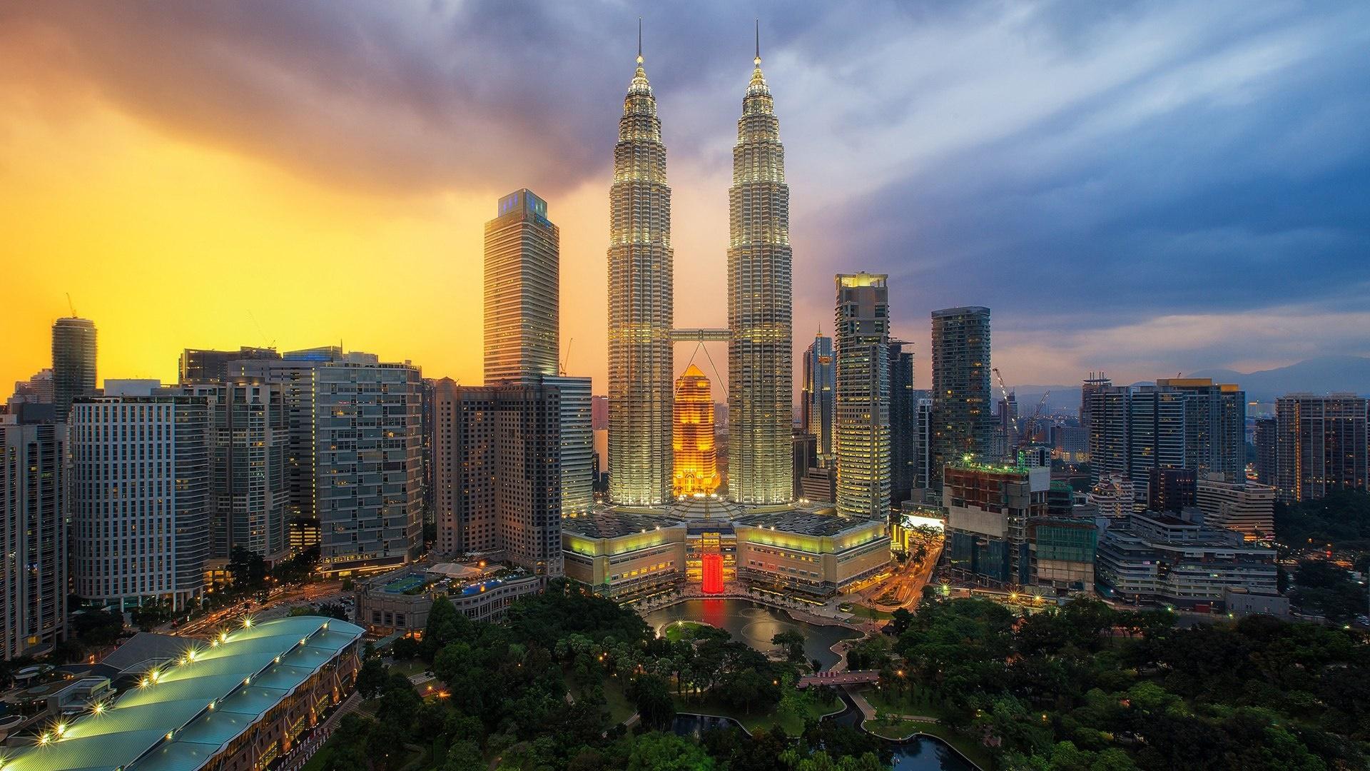 Petronas Twin Towers (Kuala Lumpur, Malaysia) HD Wallpaper