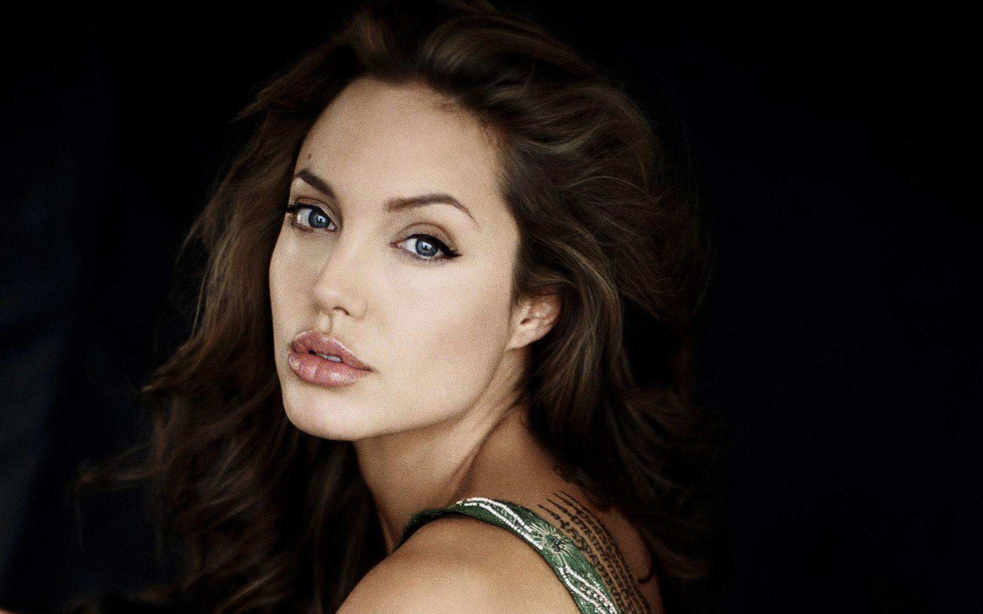 Pack.49: Angelina Jolie Wallpaper (1920x1200)
