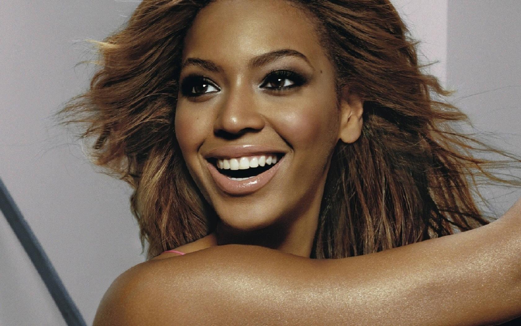 1680x1050 Beyonce, Girl, Dancer, Smile wallpaper
