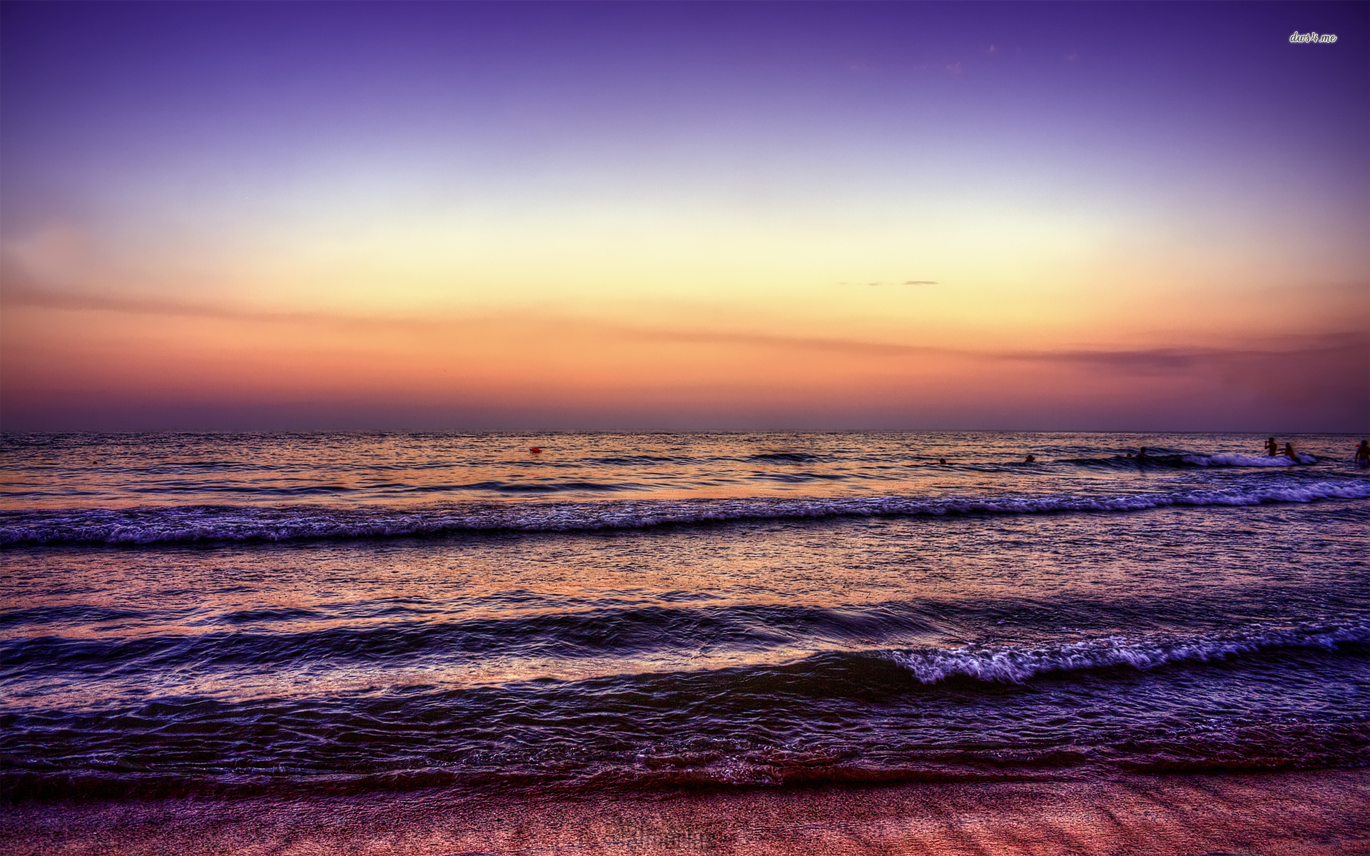 Amazing purple sky at sunset over the beach wallpaper