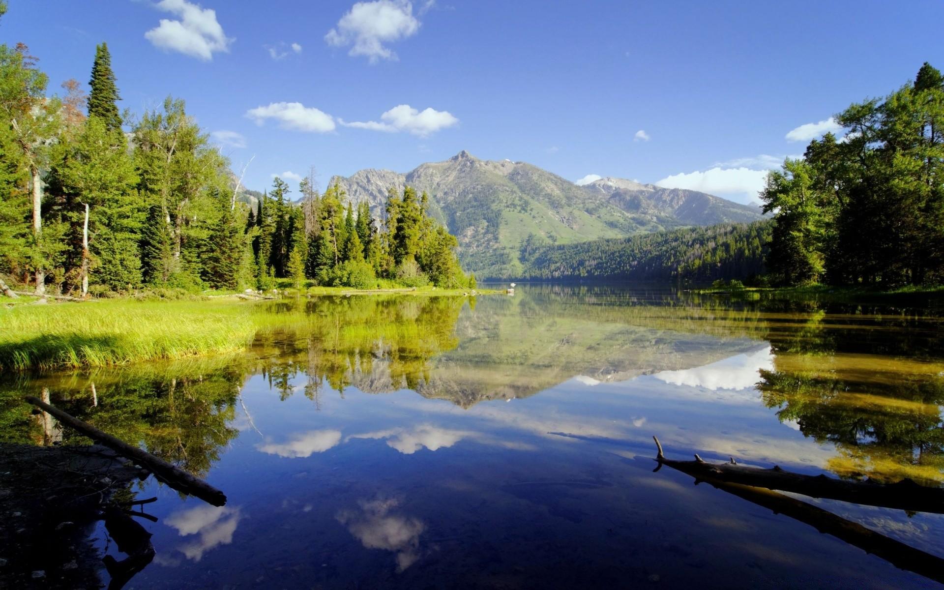 Beautiful Mountain Lake Scenery