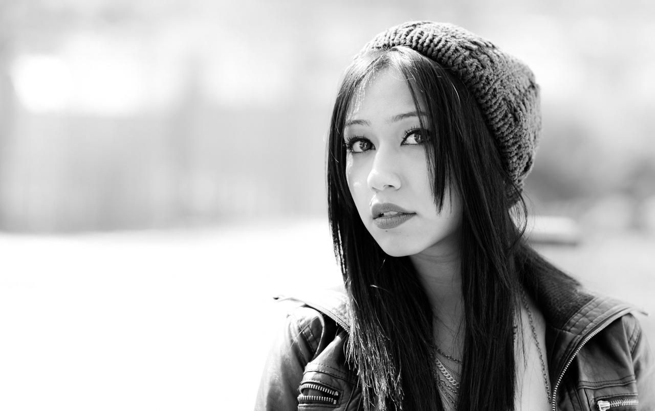 Cute Asian Girl Monochrome Close Up Wallpaper. Cute Asian Girl