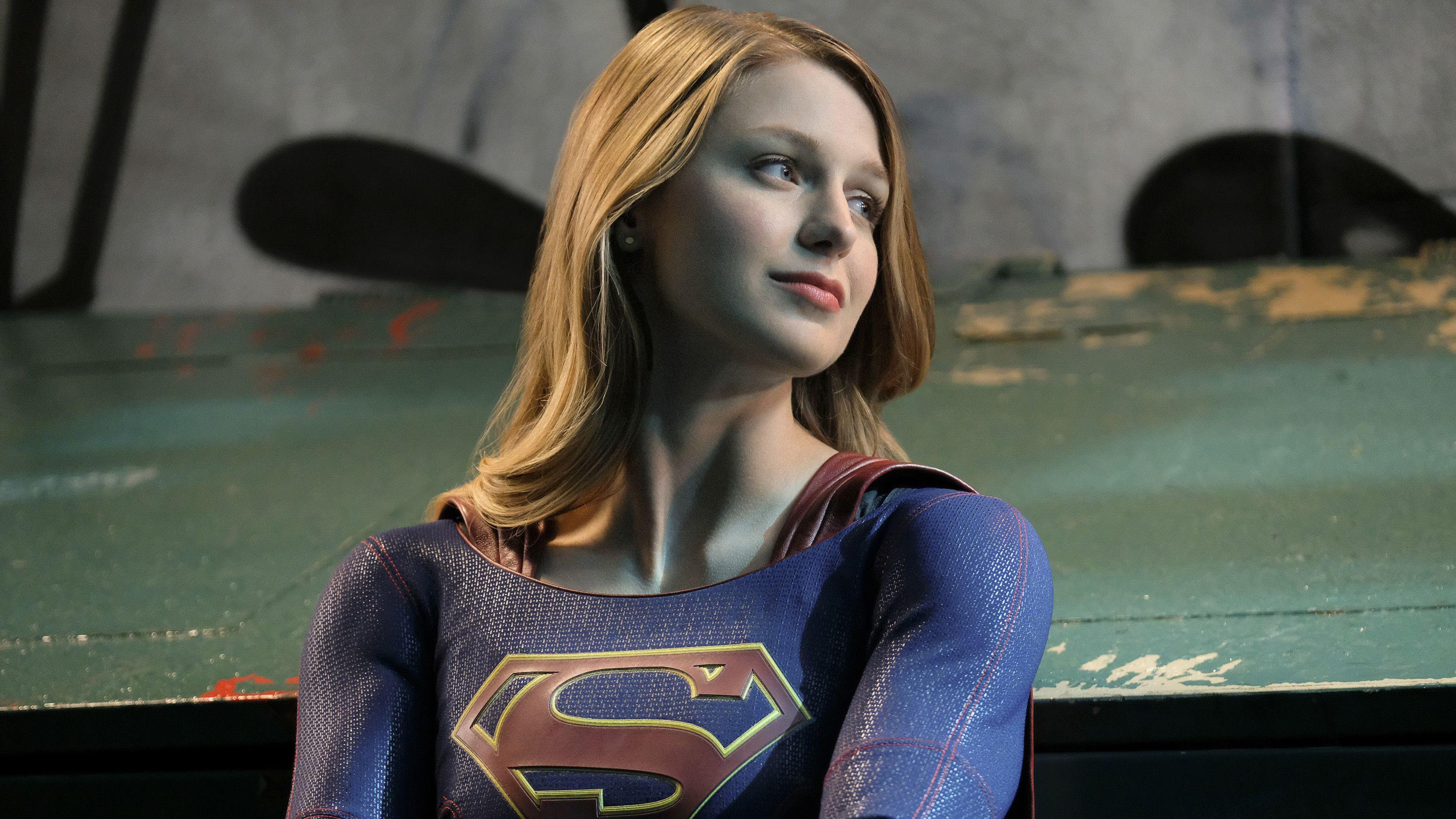 Melissa Benoist as Supergirl Wallpaper