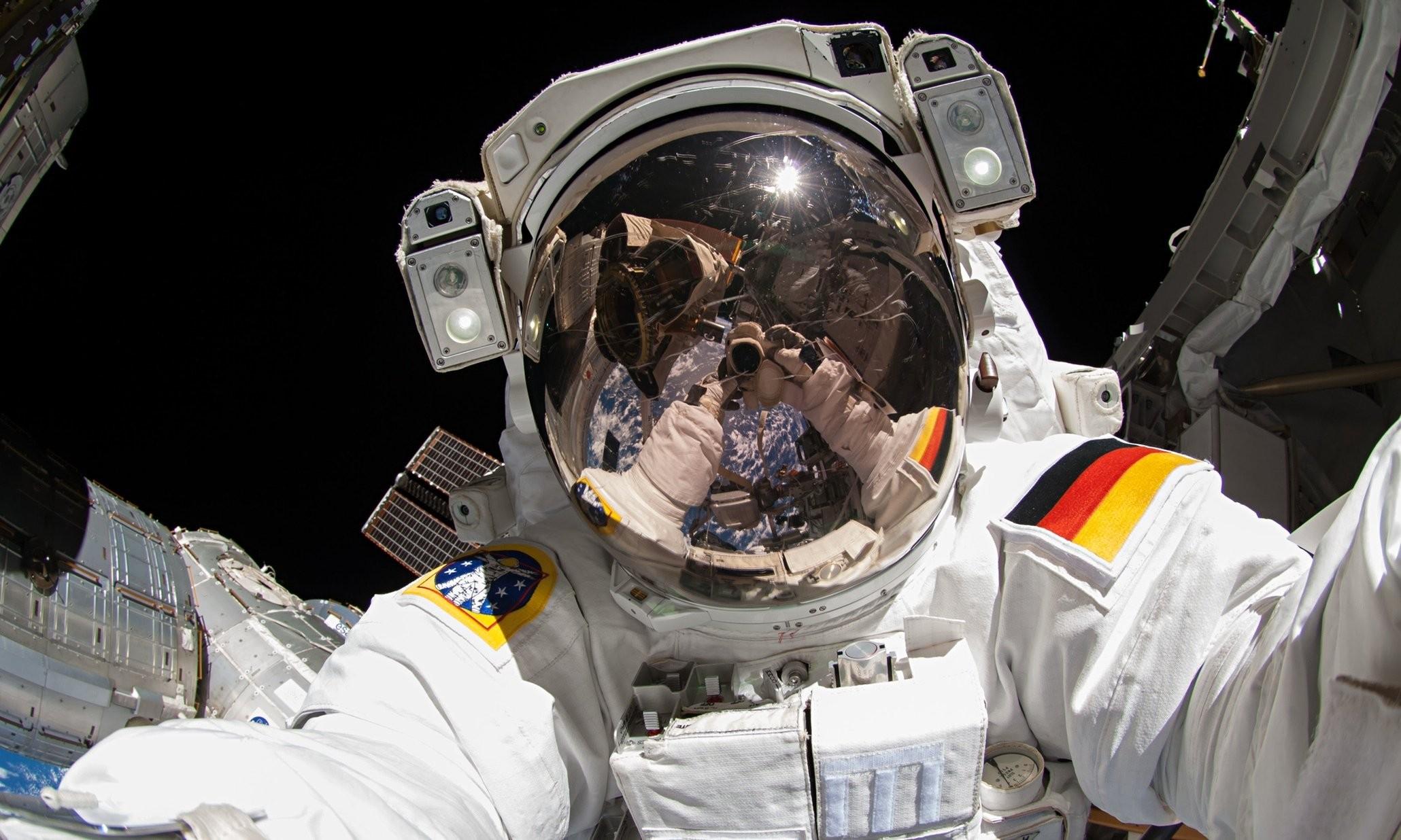 reflection, cameras, self shot, helmet, astronaut, space suit, space station, space wallpaper