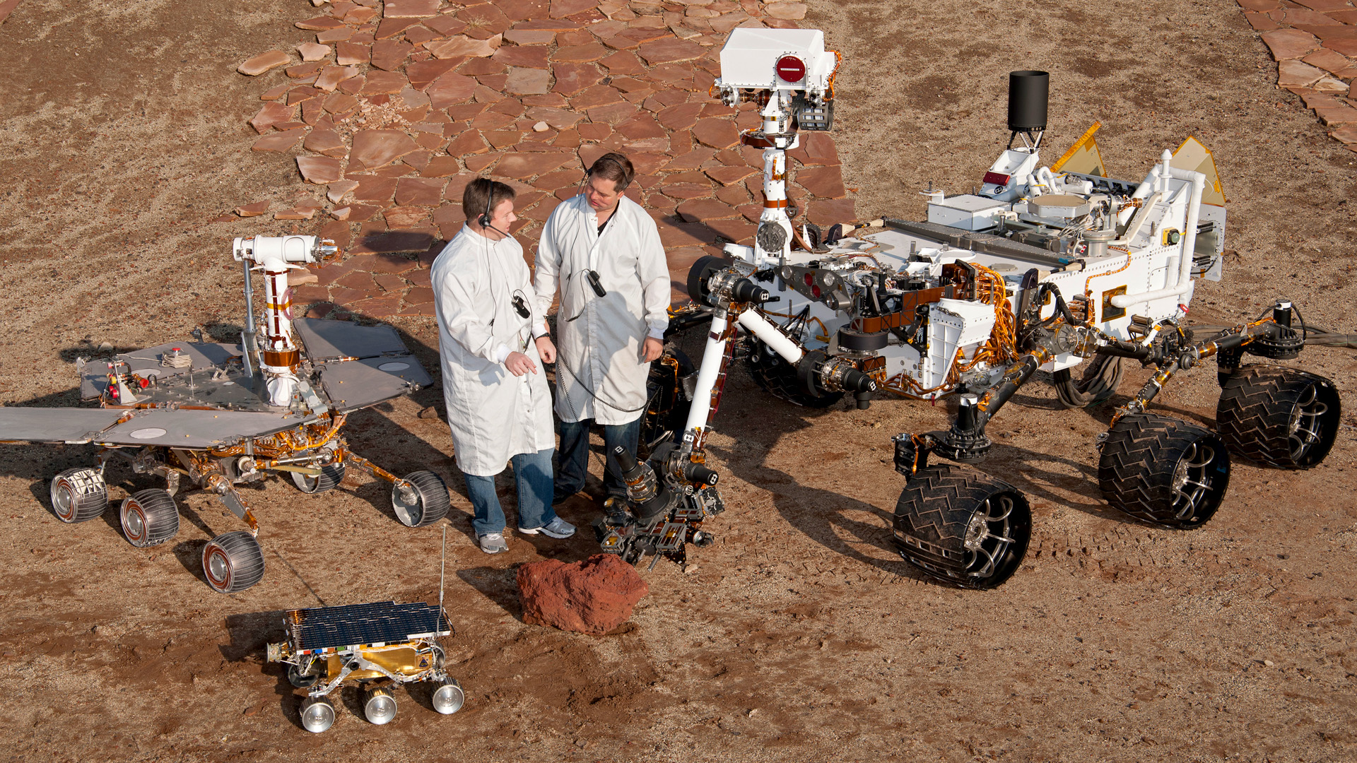 Size comparison between Curiosity rover and previous mars rovers