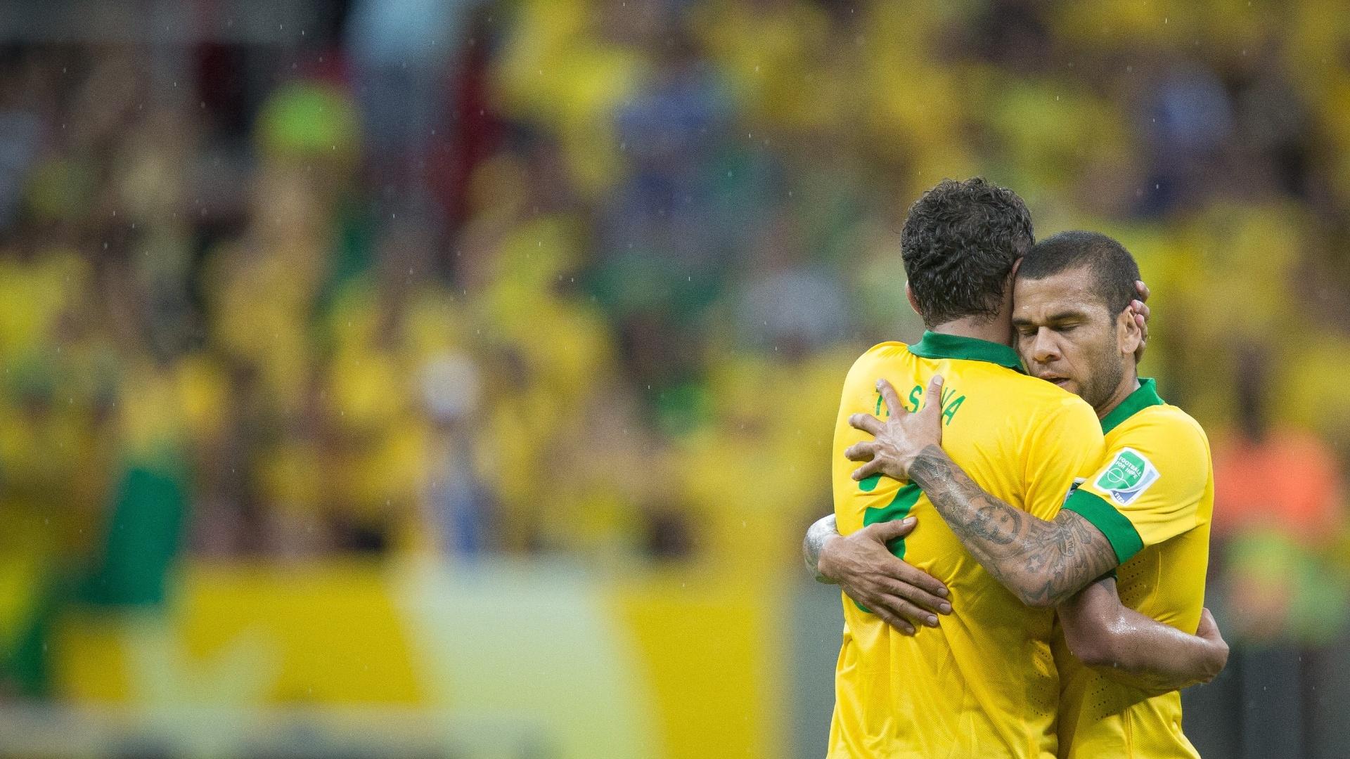 thiago silva and daniel alves brazil 2014