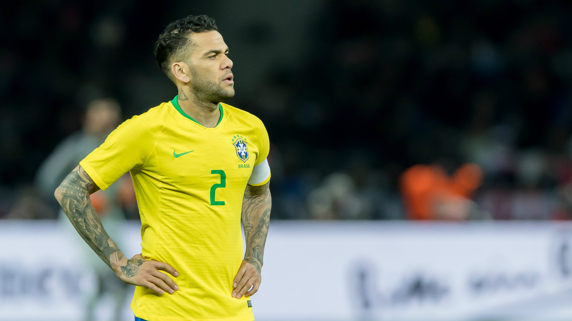 Dani Alves bendice la suerte de Brasil: La madera estuvo de nuestro