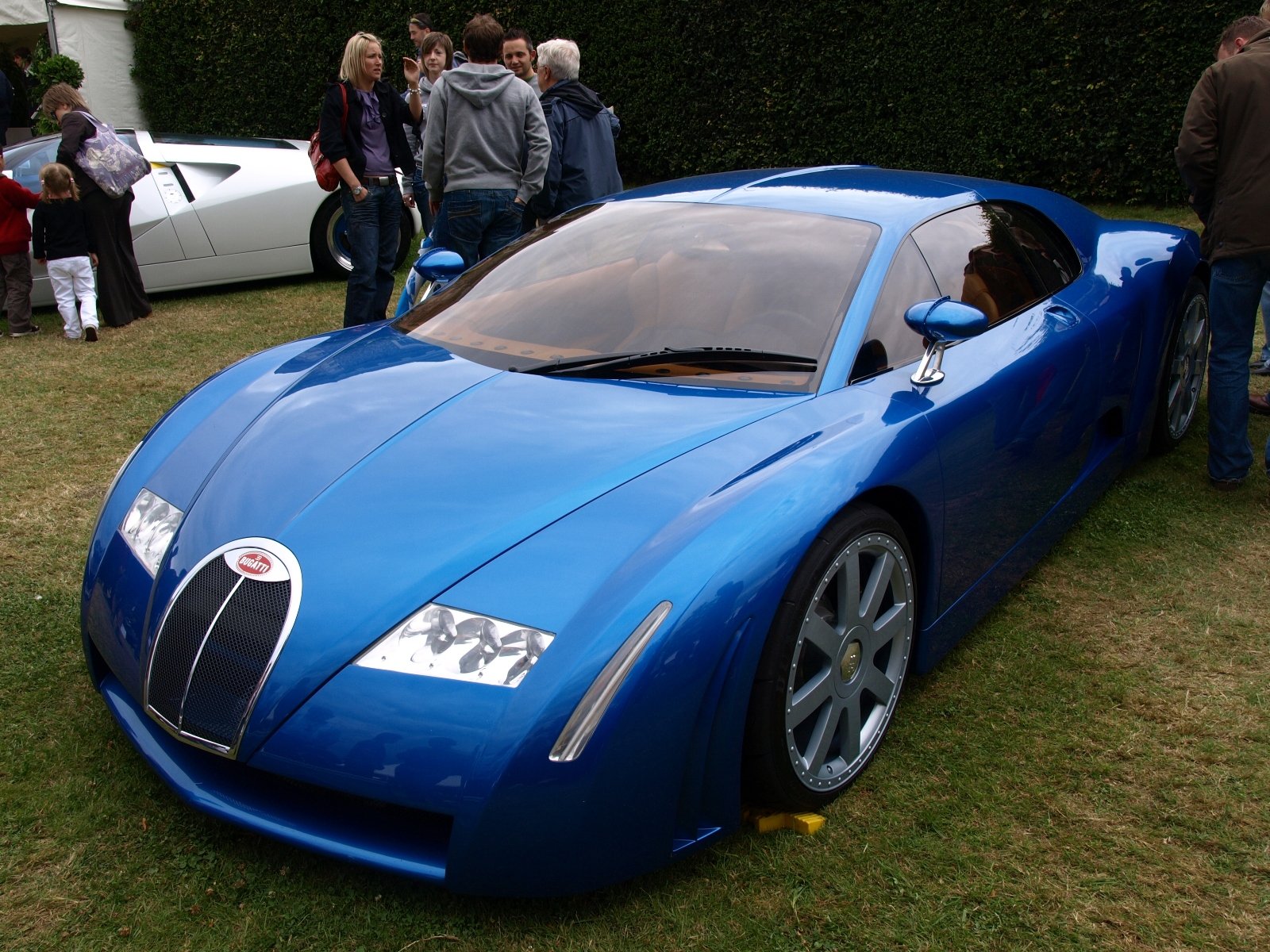 File:Bugatti Chiron.jpg