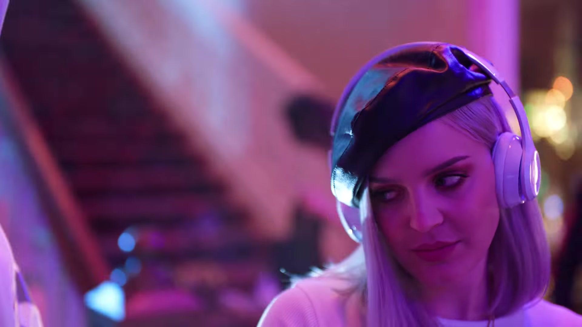 Beats Headphones Worn By Anne Marie In “FRIENDS” Ft. Marshmello