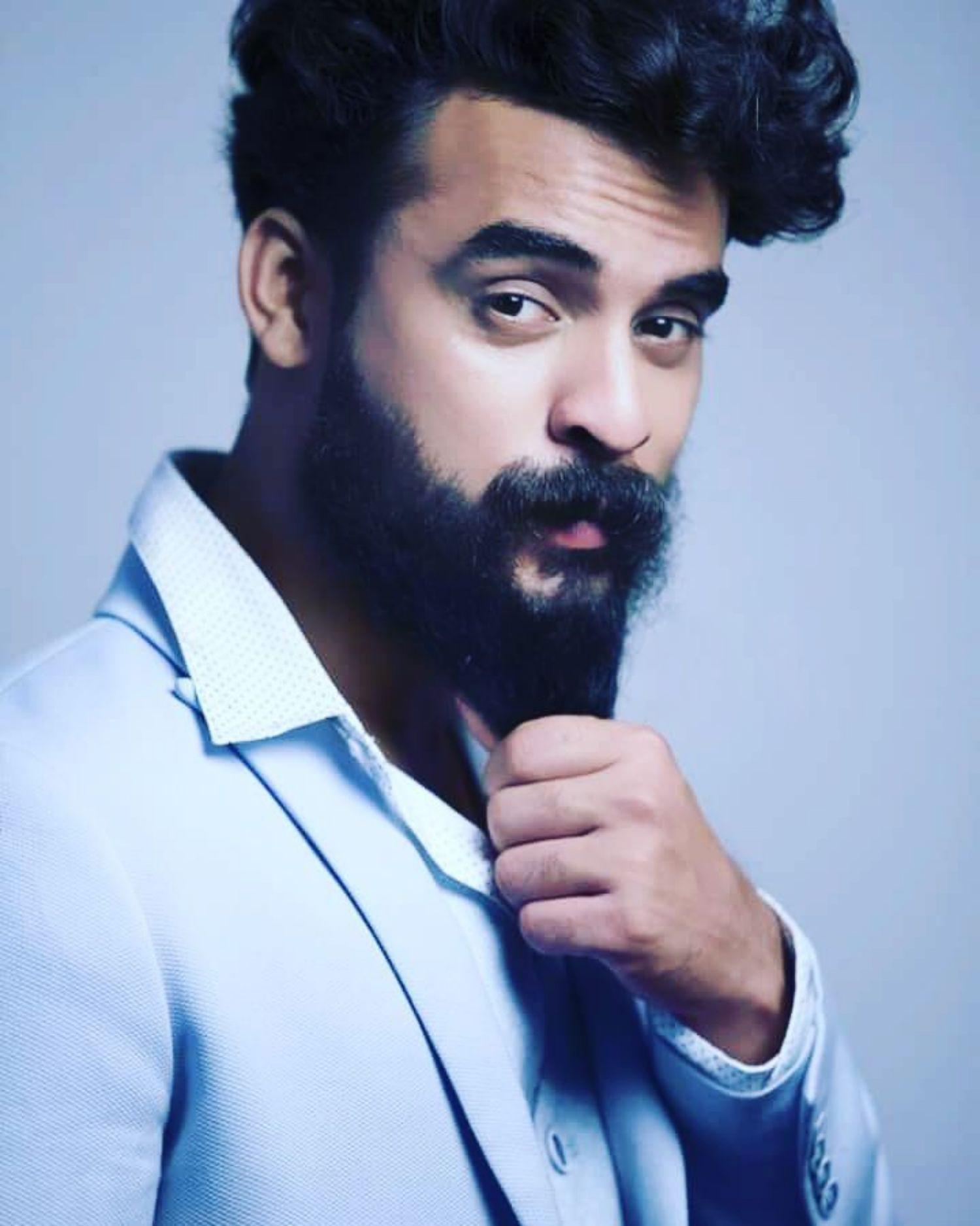 Nadikar Teaser – Tovino Thomas is set to win hearts as a 'delusional'  superstar in Lal Jr's upcoming film