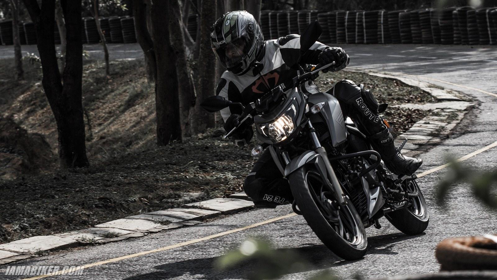 Apache Apache 200 4v Free Wallpaper & Background