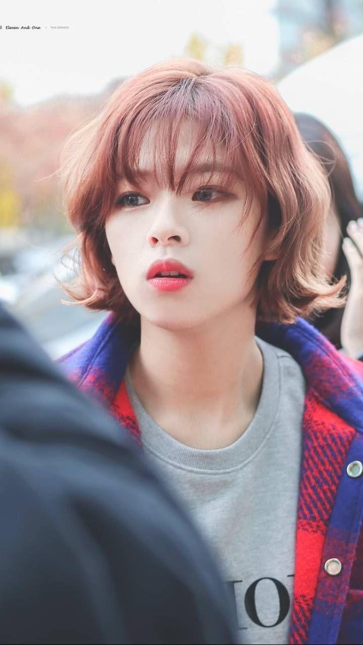 Download Gorgeous Jeongyeon Wallpaper