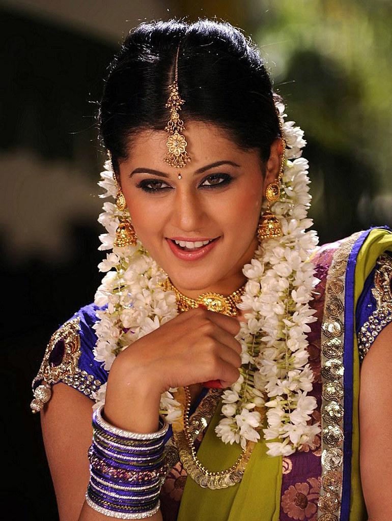 Jhummandi Naadam Hot Telugu Actress Wallpaper. Rajugorli