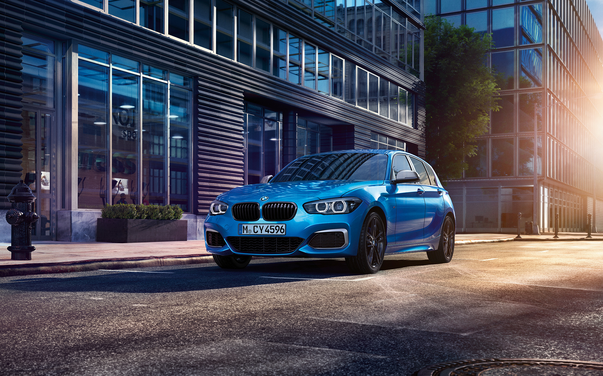 BMW 1 Series 5 Door, Image & Videos