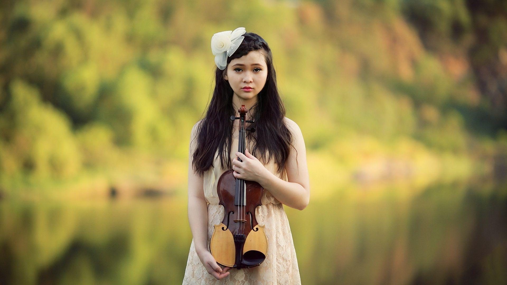 Woman holding a violin HD desktop wallpaper, Widescreen, High
