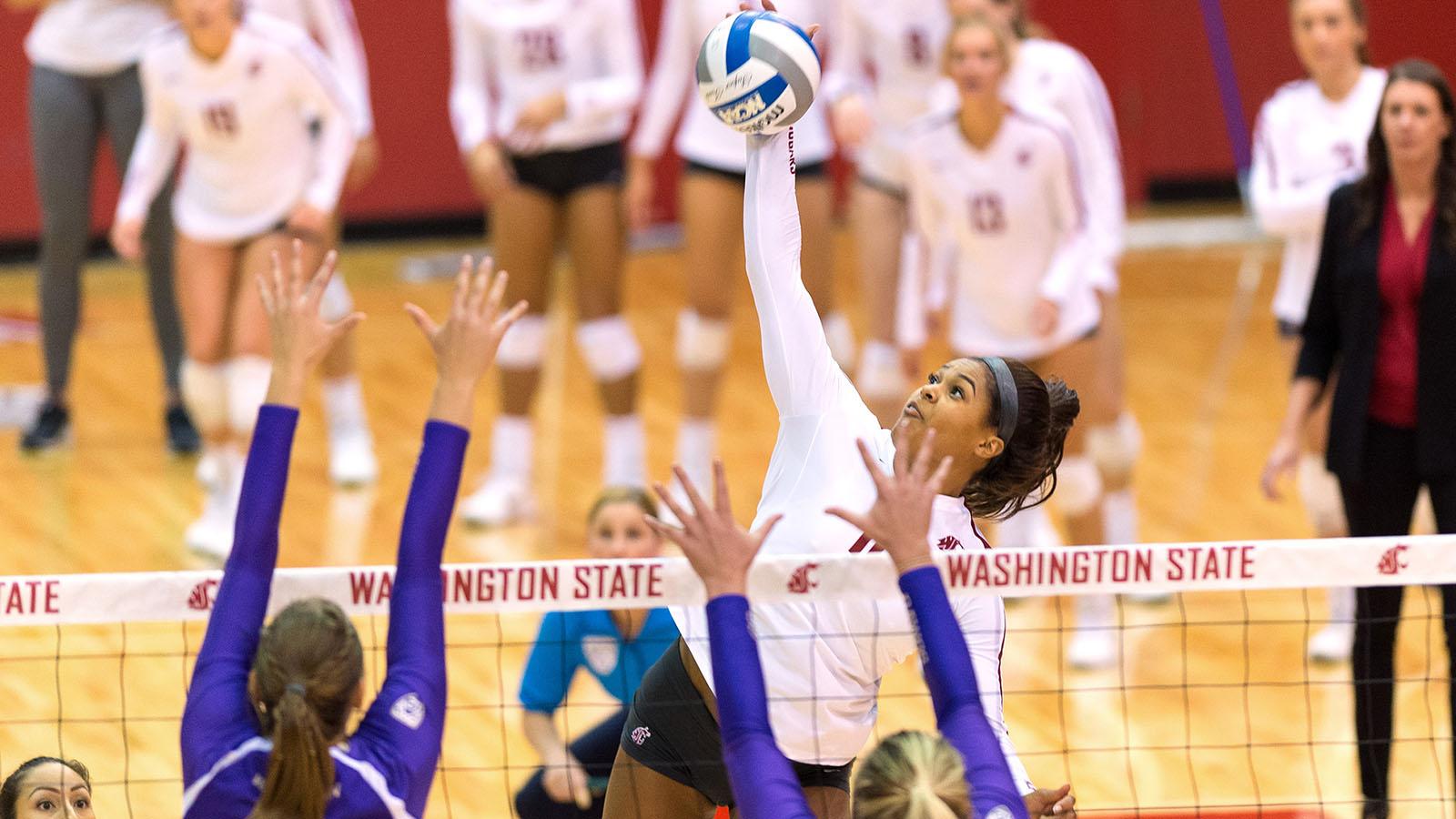 Volleyball Falls in Four Sets to No. 7 Washington State