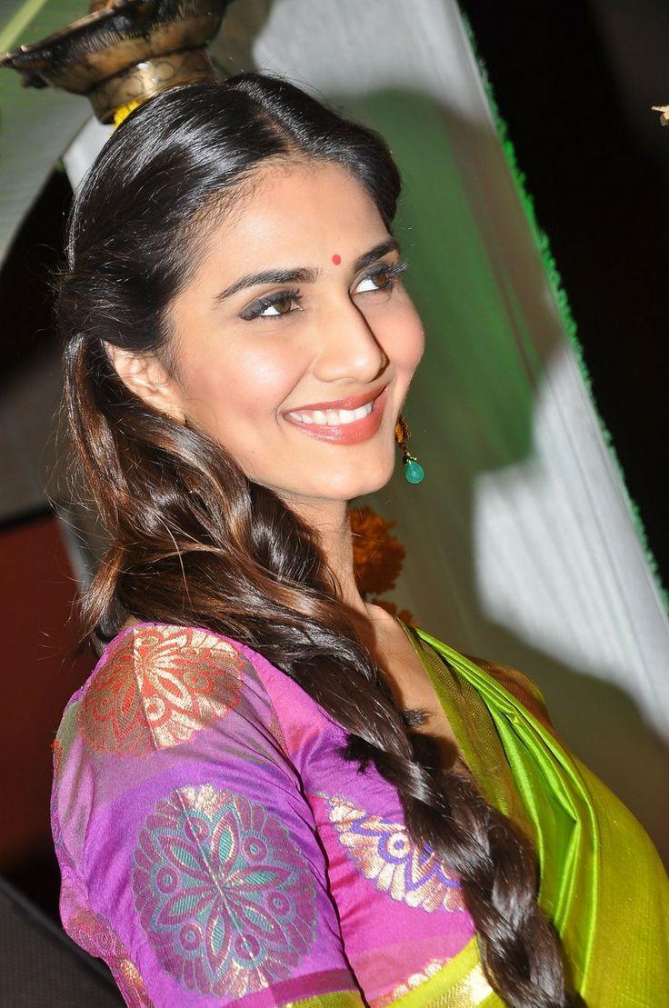 Download Vaani Kapoor In South Indian Typical Woman Wallpaper HD