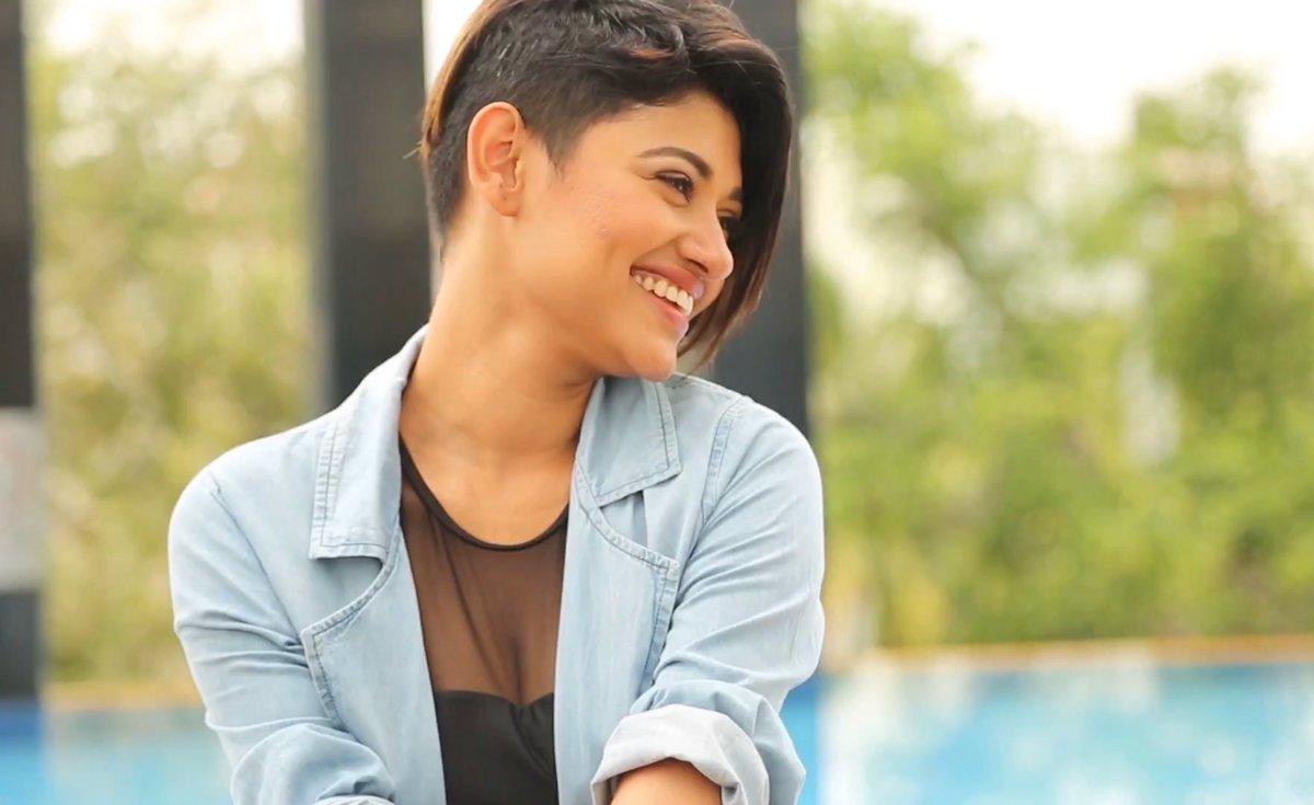 Oviya Helen Wiki, Biography, Age, Model, Movies, Videos, Image