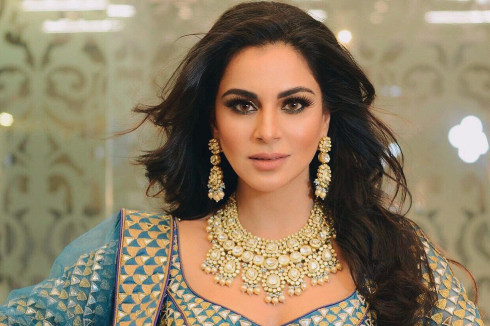 Shraddha Arya Desktop Wallpaper 36384