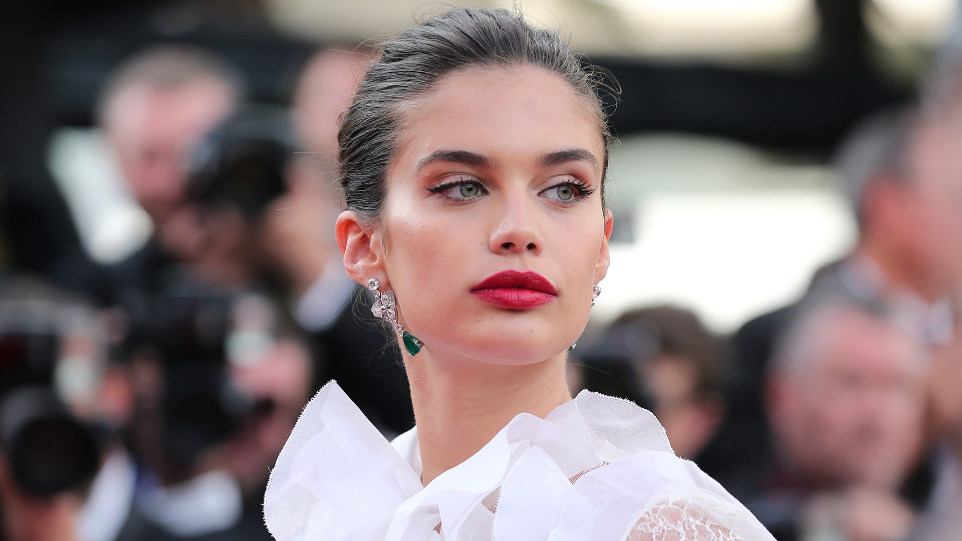 Sara Sampaio Shuts down Lips Plastic Surgery Rumors