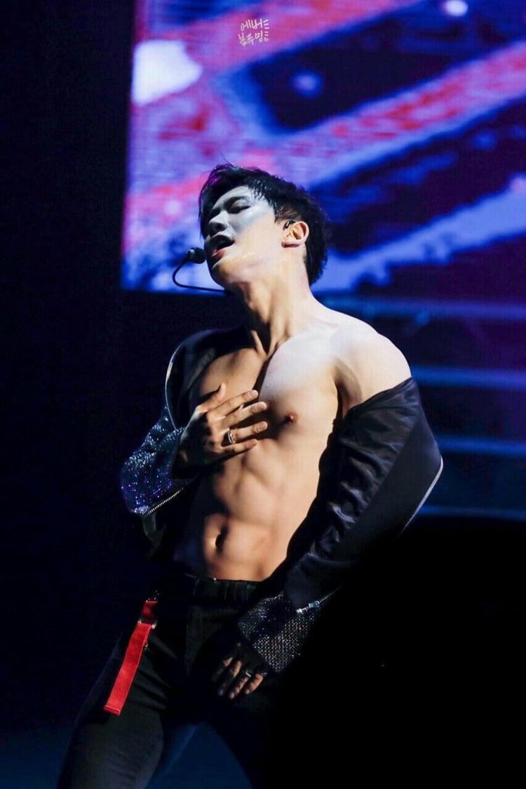 Shin Hoseok / Wonho Of Monsta X Lockscreens X Wonho Muscle