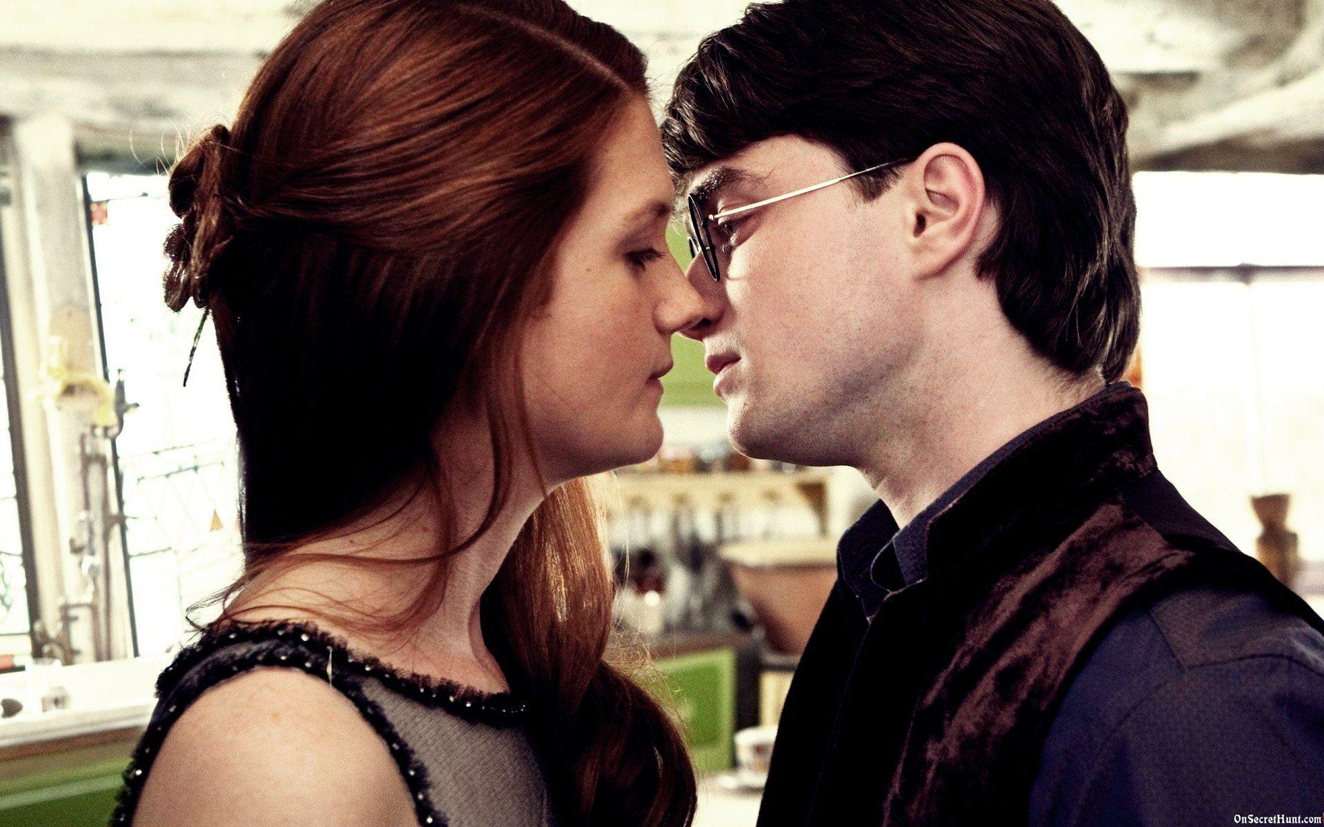 harry potter and ginny weasley. Harry Potter and Ginny Weasley Kissing Scene Deathly Hallows P. Harry potter ginny, Harry potter kiss, Harry potter ginny weasley