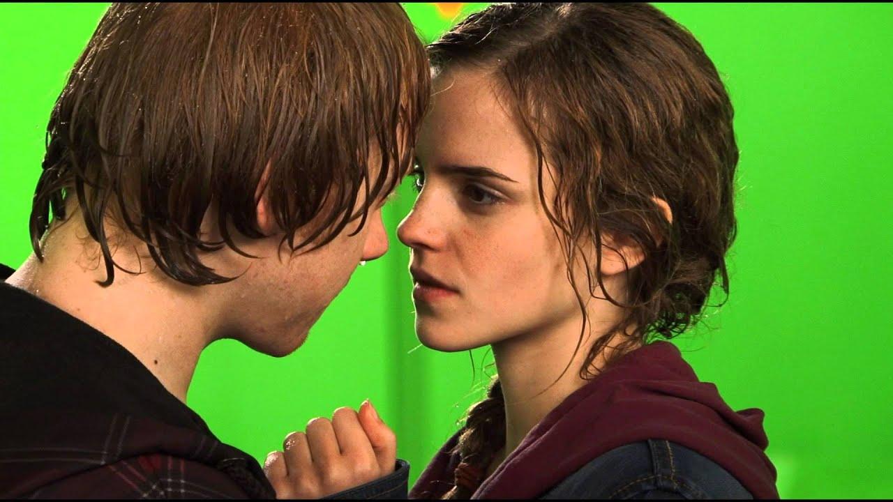 Ron and Hermione BTS Kiss / HP Wizards Collection