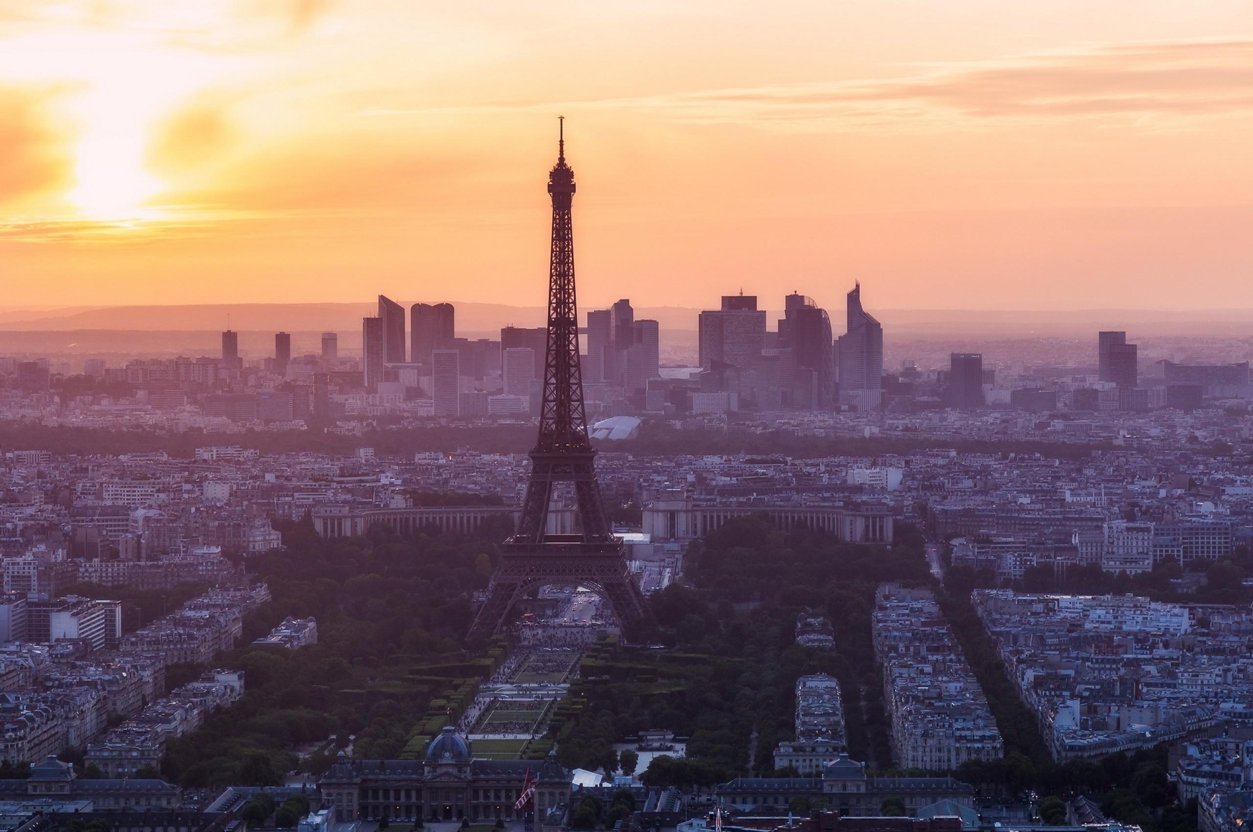 Download 2560x1700 France, Eiffel Tower, Paris, Sunset, Cityscape