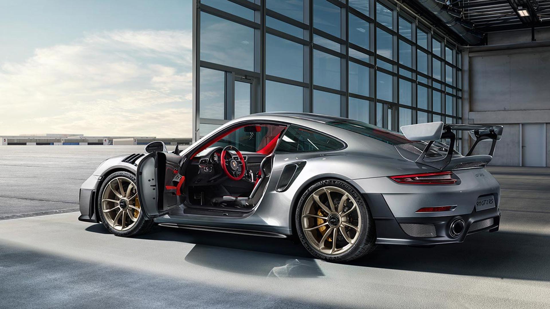 Here are the reasons you'll love the Porsche 911 GT2 RS