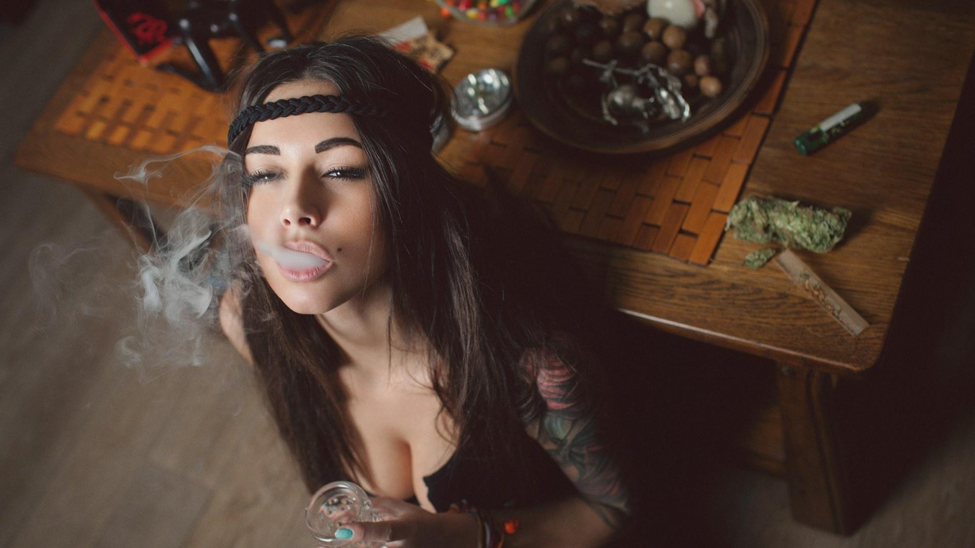 Smoke Girl