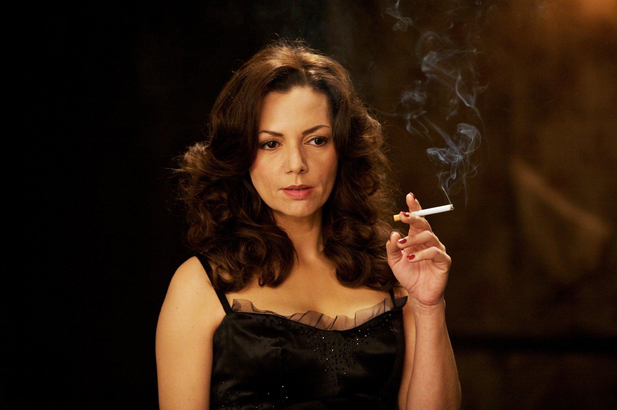 5070453 Celebrity, Joanne Whalley, Brunette, Woman, Actress, Smoking.