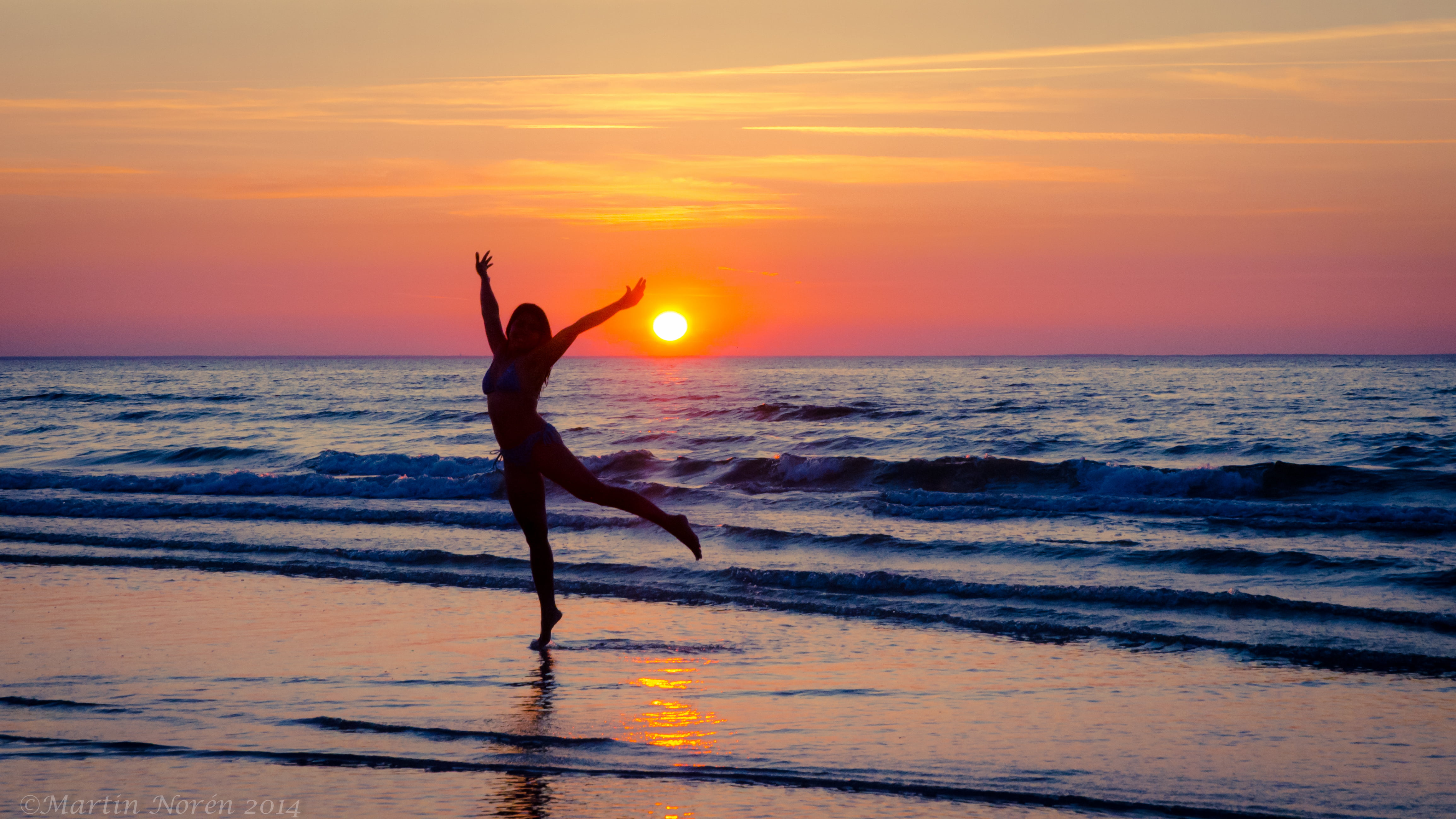 Silhouette of woman dancing near seawave during sunset HD