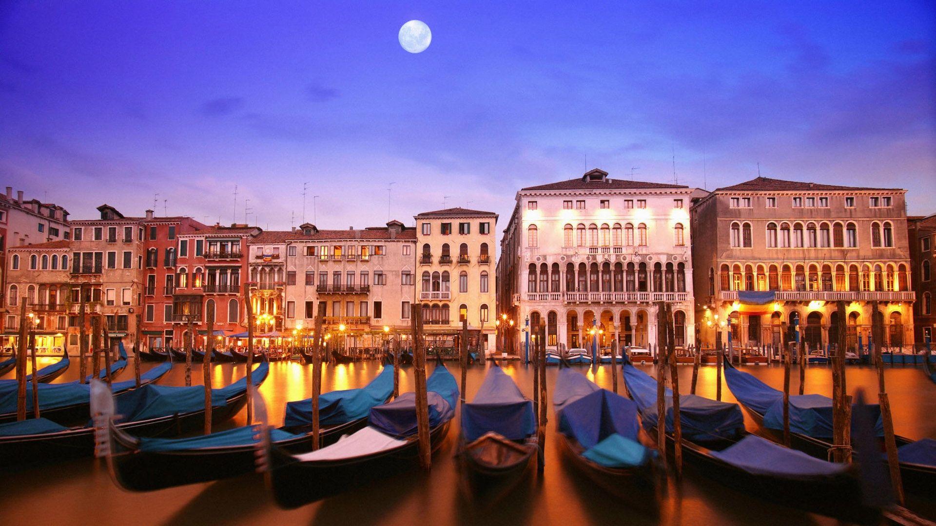 Venice Moon Wallpaper