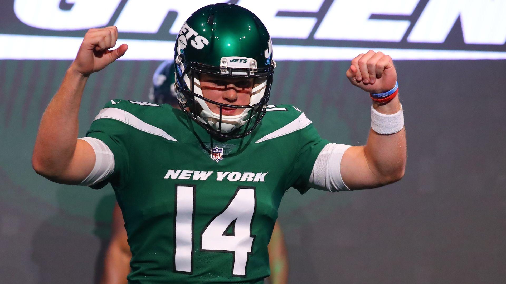 Jets reveal new jerseys for 2019 season